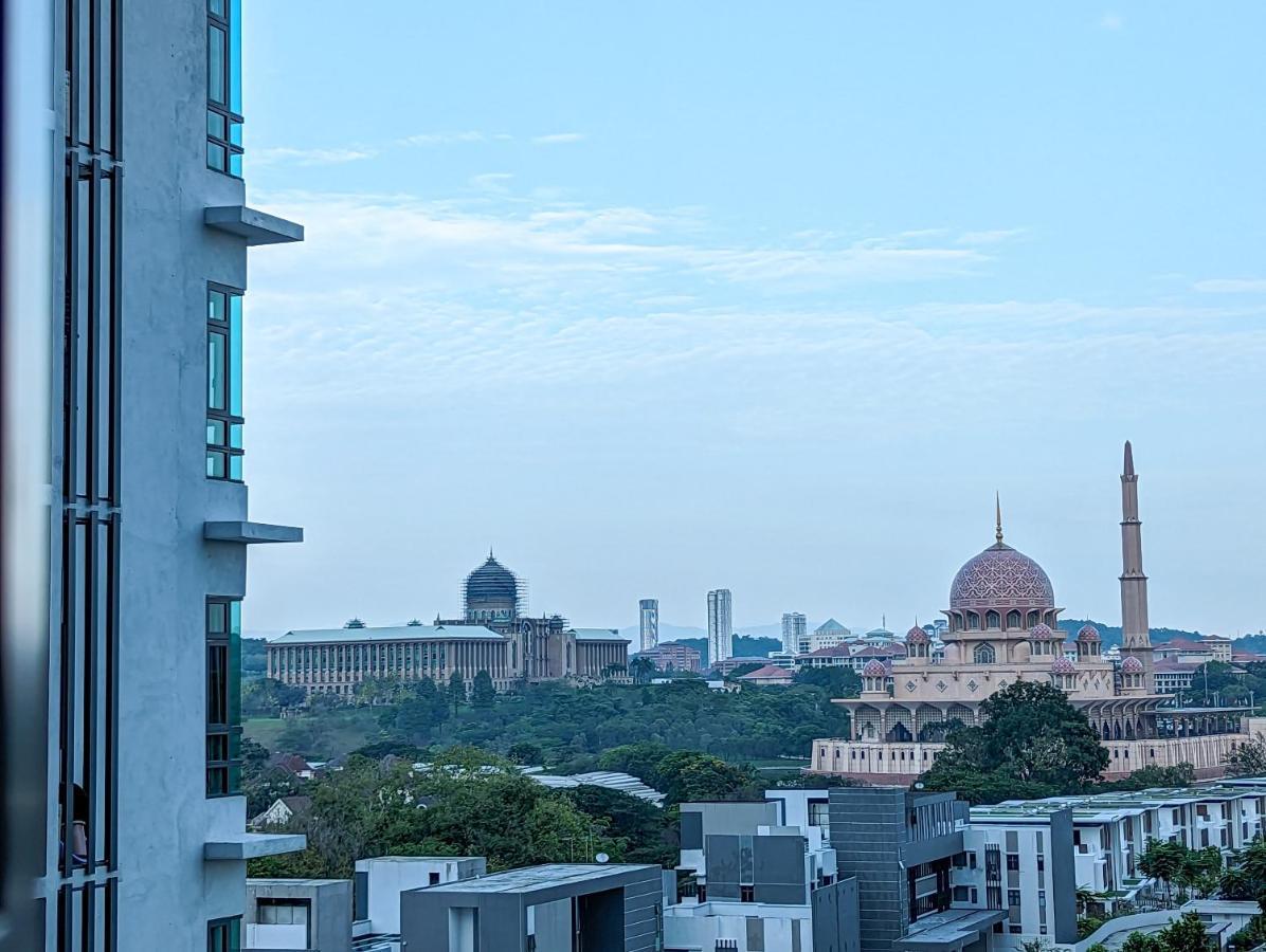 Az * Putrajaya